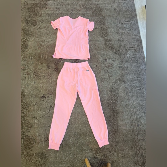 Fight Club Pink FIGS scrub set XS-S - Picture 8 of 8